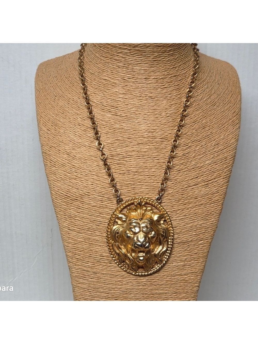 Vintage 70s Napier Gold-Tone Repousse Lion Head Pendant Necklace